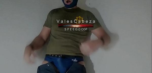  ValesCabeza344 Speedo COP UNIFORMED PATROL(18 min!) Policia Uniformado queda en SPEEDO y se corre dentro!!